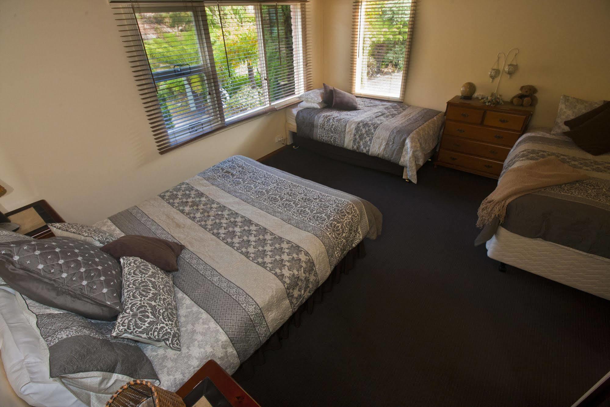 The Shingles Riverside Cottages New Norfolk Εξωτερικό φωτογραφία